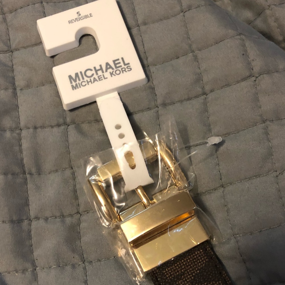 Micheal kors reversible belt brand new with tags !